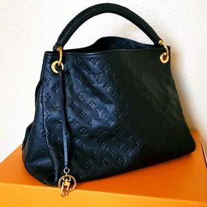 Louis Vuitton Authentic Artsy MM Black Leather